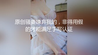   两个中年少妇加一个极品御姐，三女同床伺候大哥激情啪啪直播互动狼友