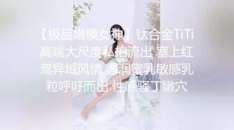 骚妈与儿子在家激情演绎，露脸逼毛没多少很干净把儿子鸡巴舔硬让儿子给舔逼逼好骚啊，激情抽插浪叫不要错过