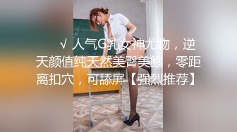  深喉少妇吞精喝尿，全程露脸激情上位，爆揉奶子浪叫呻吟挤出奶子滴在身上，丝袜高跟各种抽插