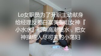 花了大价钱在公园给情人惊喜  超性感的美女乳沟起码有一指深。晚上直奔宾馆皮肤很白皙干起来比很紧