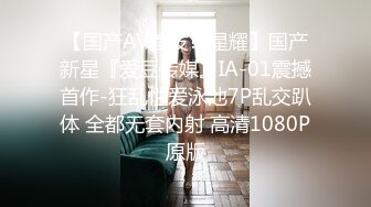 调教风骚大奶子女友，颜值高又很骚各种口交大鸡巴舔弄，揉着骚奶子爆草抽插，后入骚臀奶子乱飞给狼友看表情