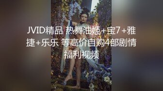   大白天俯视角度无套操逼，大汗淋淋，镜头前深喉吃大黑屌，熟女活就是好