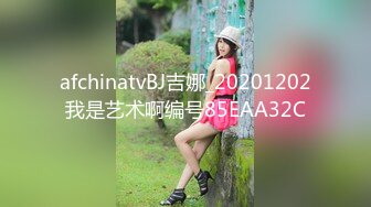  双马尾一线天美穴邻家妹妹型小美女，小小年纪喜欢玩炮击，女仆装翘起圆润美臀