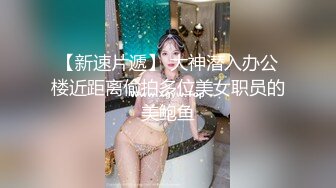 有这样老婆，要少活了，岔开腿舔逼，瘦弱小哥哥