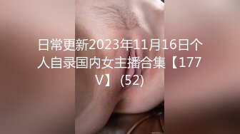 衣料比较少的白衣美女坐在沙发上就让人看的口干舌燥