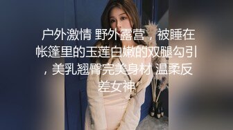   榨汁机小妹妹白丝诱惑跟狼友互动撩骚，按摩棒玩弄逼逼撅着屁股给狼友看