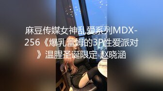 小保姆发现雇主秘密后,被雇主用大棒教育上