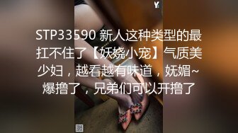 【清纯系天花板学生萌妹】放假和闺蜜赚钱大秀，双马尾一脸清纯，撩起短裙看穴，中指插入猛扣，年龄不大骚的很