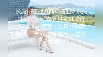 屌丝男友浴室偷装摄像头偷拍女朋友合租房的闺蜜洗澡妹子长得挺可爱的