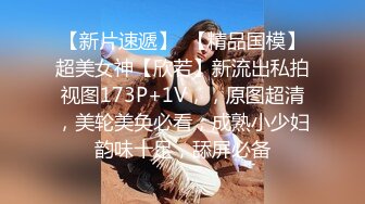 【一脸呆萌今日刚播女神】大红唇白嫩美乳，无毛骚穴更是诱人，水晶假屌深插，翘起双腿看得清楚，进进出出快速抽插