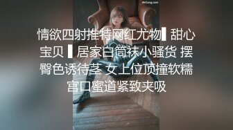 约了一位身材丰腴性感的公关女先拍人体写真然后鸳鸯浴回床激情肉战