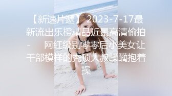 黑客破解监控偷拍 大热天的美女光着身子在床上看着小黄片抠B自摸