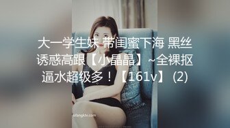 【新速片遞】  开档黑丝熟女大姐偷情 比你老公操猛吧 是不是 嗯 叫老公 哪里爽 下面爽 哥们操逼是猛 爽的大姐骚叫不停 