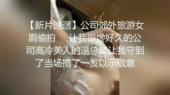  干爹的骚女儿好乖好嫩，全程露脸陪大哥一起洗澡，床上让大哥舔逼抠穴给狼友看特