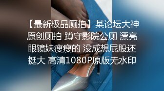 【新片速遞】  小乔吃不饱新来的极品妞这次被两个小哥啪啪，全程露脸黑丝诱惑嘴里舔着大鸡巴还要被小哥爆草抽插浪叫不止