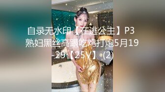 短发清纯美眉在家自拍展示身材