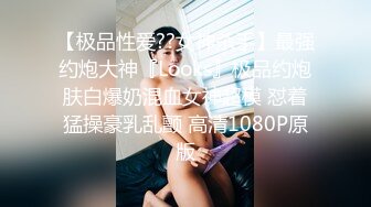   户外景区和小妻子来一发，打开车门就地战斗，这肏逼境界是真刺激呀