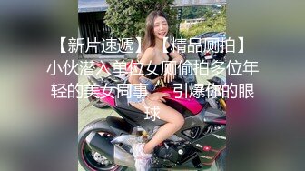   大红唇新人骚女被两大汉3P，白丝袜丁字裤，翘起屁股看穴，两根JB轮流舔