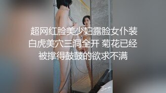 很听话的00后骚母狗，叫干嘛就干嘛。男：骚逼，哇好多水，含进去！