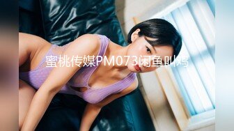 巨乳大妈床上玩弄自己的巨乳