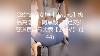 -气质甜美长发小姐姐浴室洗澡大战头套男 按头口交舔屌 从下往上视角后入猛操