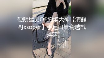 清秀小妖-CD艾草- 女厕所豹子胆露出，跪在边上自慰插菊花，完全无视路人带娃上厕所，吊炸天！