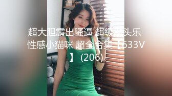 晚上城中村出租屋趴透气窗偷窥邻居小妹洗澡仰望差点被她发现