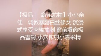  户外群战骚逼少妇，全程露脸大广场真空装，逼里塞着跳蛋玩弄大黑牛