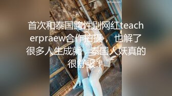 多人运动，骚老婆恨不得把蛋蛋也塞进b里-娇小