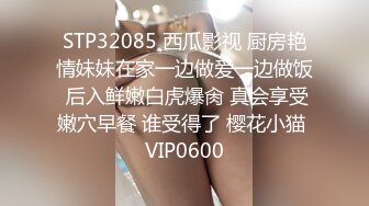 颜值美女新人下海！化好妆给大家秀！贫乳无毛骚穴，黑丝美腿，双指插入猛扣...