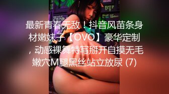 【无情的屌】肉感十足外围骚女，换上情趣装高跟鞋，按着头大屌插嘴，尽情爆操奶子晃