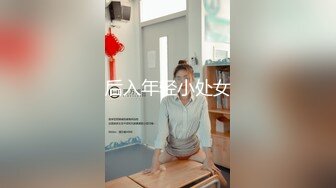 这样的女人哪个男人能操得了，逼里塞两个生鸡巴，最大号茄子和电动棒自慰！