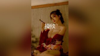 《极品CP魔手外购》坑神潜入某单位女厕实拍超多漂亮小姐姐方便，前后位逼脸同框，大毛逼极品一线天简直太顶了  新帖标志 (2)