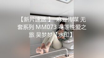 极品小少妇全程露脸颜值不错，水嫩嫩的骚穴特写展示，中指抠弄淫水多多呻吟不断，撅着小屁股给你看自己玩奶