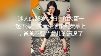    两小伙花钱找村里长的还不错的两个留守少妇 （主要是怕熟人看到）去山上打野炮