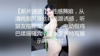 小母狗女友撅起屁股展示流出的白浆