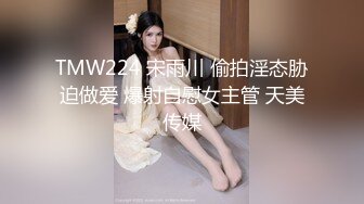 颜值不错苗条嫩妹子性感吊带