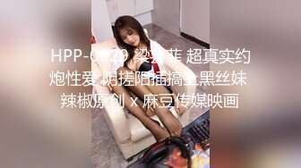 步行街抄底白裙美女应该是刚刚和男人打过炮B里还有精液流出