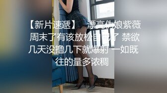  奶子发育的很不错的极品小太妹露脸精彩大秀，旁边还有好姐妹听狼友指挥玩弄小骚穴