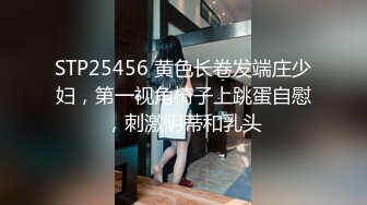   轻熟女露脸黑丝高跟诱惑勾搭小哥哥激情啪啪，自己抠着骚穴给小哥交大鸡巴，激情上位让小哥放肆抽插好骚啊