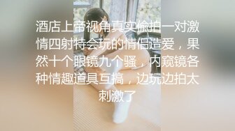  性感红唇骚女两男一女淫乱啪啪，非常迫不及待快过来呀，双屌左右一起交还说真好吃