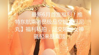 OF大眼萌妹「Yui Peachpie」情趣灰丝托着一对迷人美乳，脖颈戴着狗链全自动骑乘到喷水也不停，双穴中出真是大饱眼福！