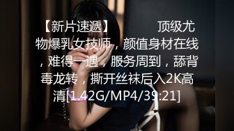 商场女厕近距离偷窥 眼镜美女有点发黑的小鲍