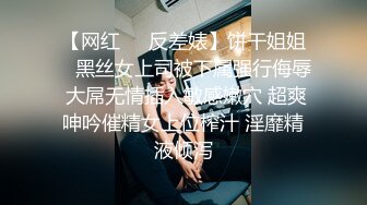 七月最新流出厕拍大神给KTV送啤酒偷偷潜入女厕偷拍前蹲T裤妹从水箱里弄出水来洗私处把设备沾上水了