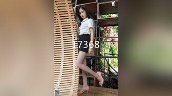  一女三男淫荡骚女4P大战被随意玩弄，边骑乘边交老公的JB喜欢吗，一个操完再换下一个