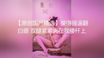 ★☆福利分享☆★跟随偷窥跟儿子遛狗回家的漂亮少妇 这个牛逼了胆子太大了 小孩在旁边照抄不误 闪光灯都打开了 (2)