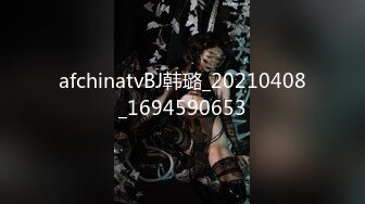 公园简陋女厕偷拍制服美女肥美的鲍鱼