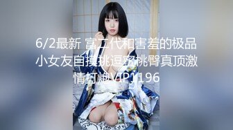 原创女友掰开小穴等待大鸡的插入叫声超级大