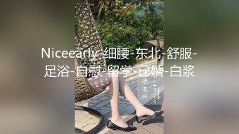 【新片速遞】  科技园女厕格子裙黑打底清纯小美女❤️两片湿滑的红嫩唇缝看着馋人