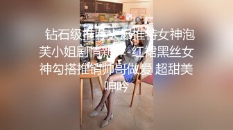 18岁非常嫩的校花被约到酒店穿泳装为其口交